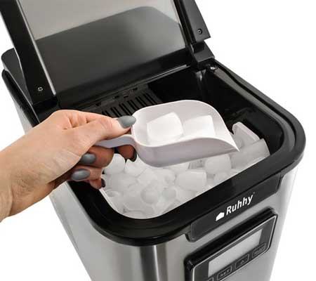 praktický výrobník ledu